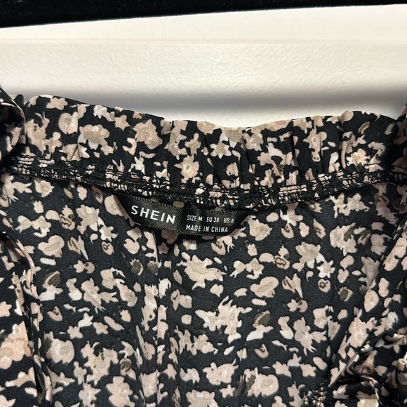 Ditsy flower pattern dress medium - Picture 4 of 5